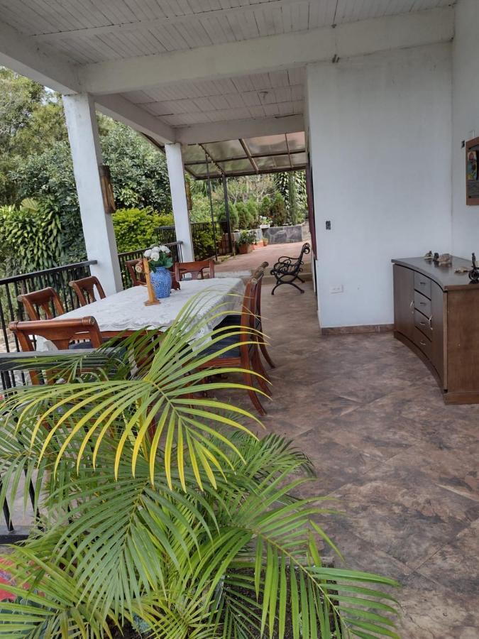 Finca clima templado, quebrada y jacuzzi; los clientes pueden usar todo el espacio y no tendrán que compartirlo con el anfitrión ni con otros huéspedes, calles en buen estado Alban  Extérieur photo
