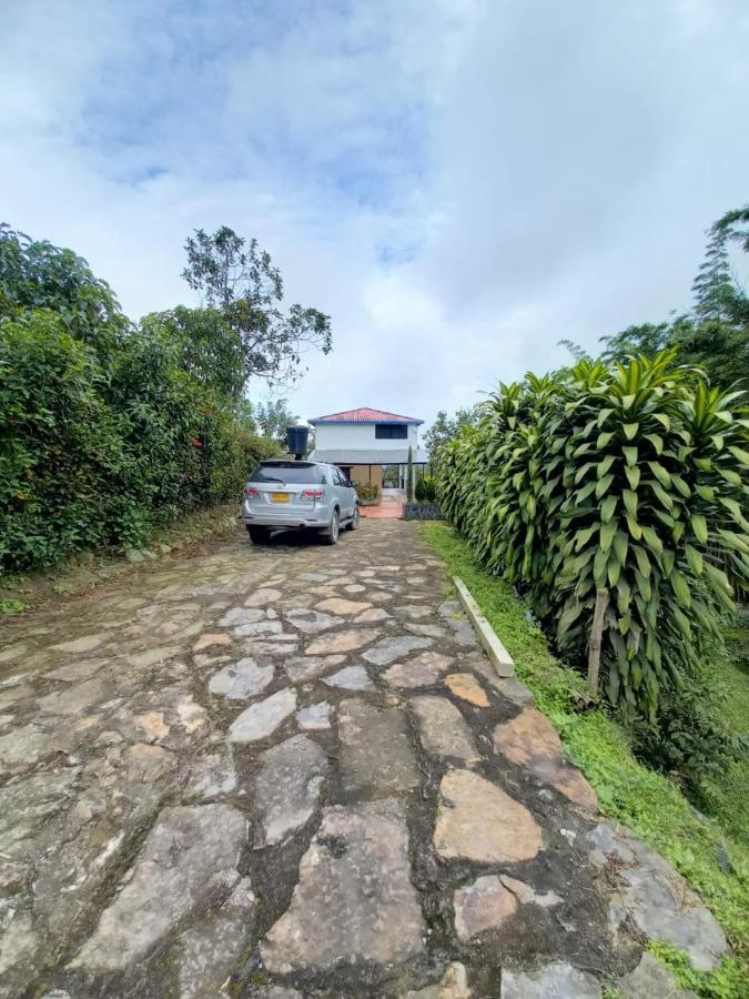 Finca clima templado, quebrada y jacuzzi; los clientes pueden usar todo el espacio y no tendrán que compartirlo con el anfitrión ni con otros huéspedes, calles en buen estado Alban  Extérieur photo