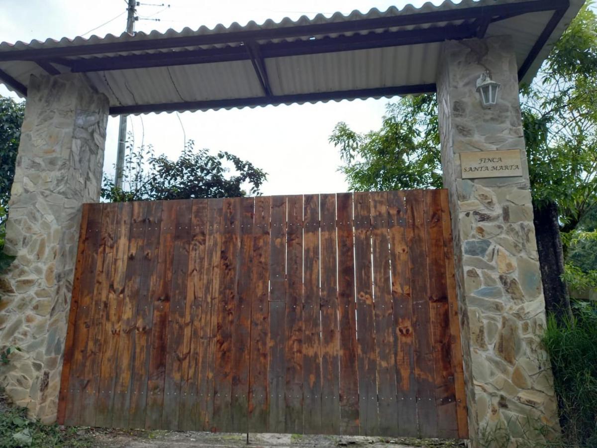 Finca clima templado, quebrada y jacuzzi; los clientes pueden usar todo el espacio y no tendrán que compartirlo con el anfitrión ni con otros huéspedes, calles en buen estado Alban  Extérieur photo