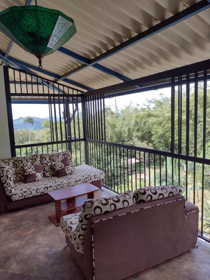 Finca clima templado, quebrada y jacuzzi; los clientes pueden usar todo el espacio y no tendrán que compartirlo con el anfitrión ni con otros huéspedes, calles en buen estado Alban  Extérieur photo
