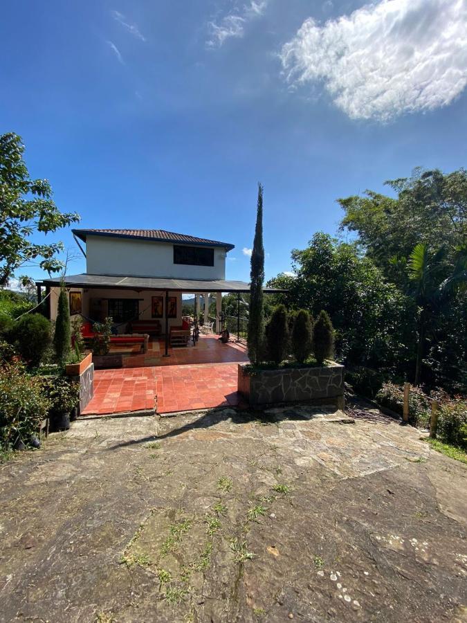 Finca clima templado, quebrada y jacuzzi; los clientes pueden usar todo el espacio y no tendrán que compartirlo con el anfitrión ni con otros huéspedes, calles en buen estado Alban  Extérieur photo