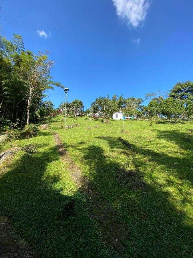 Finca clima templado, quebrada y jacuzzi; los clientes pueden usar todo el espacio y no tendrán que compartirlo con el anfitrión ni con otros huéspedes, calles en buen estado Alban  Extérieur photo