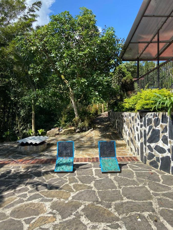 Finca clima templado, quebrada y jacuzzi; los clientes pueden usar todo el espacio y no tendrán que compartirlo con el anfitrión ni con otros huéspedes, calles en buen estado Alban  Extérieur photo