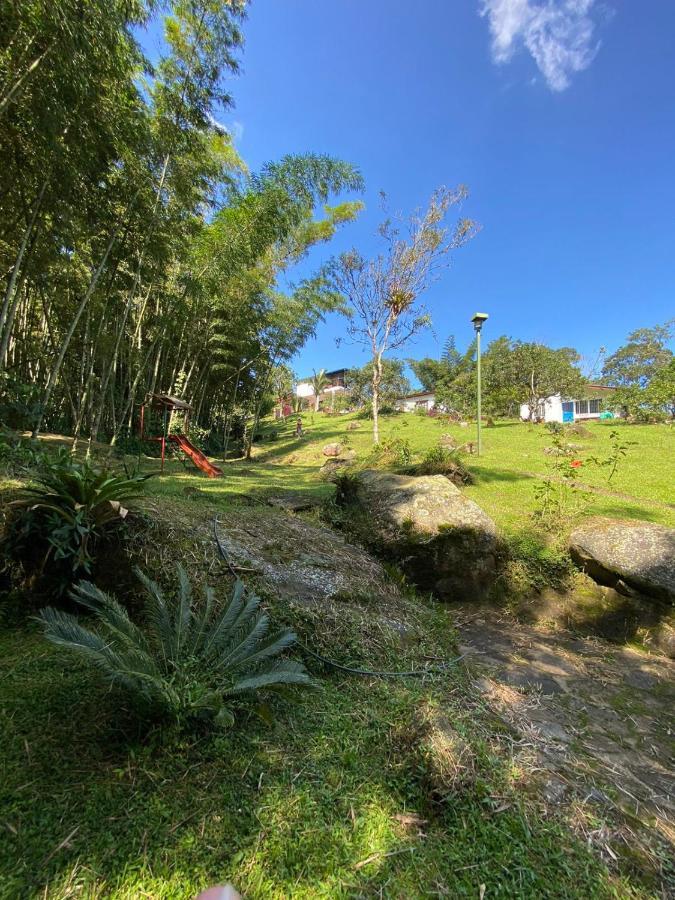 Finca clima templado, quebrada y jacuzzi; los clientes pueden usar todo el espacio y no tendrán que compartirlo con el anfitrión ni con otros huéspedes, calles en buen estado Alban  Extérieur photo
