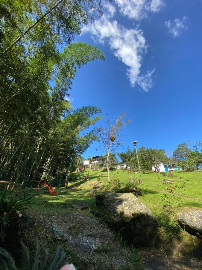 Finca clima templado, quebrada y jacuzzi; los clientes pueden usar todo el espacio y no tendrán que compartirlo con el anfitrión ni con otros huéspedes, calles en buen estado Alban  Extérieur photo