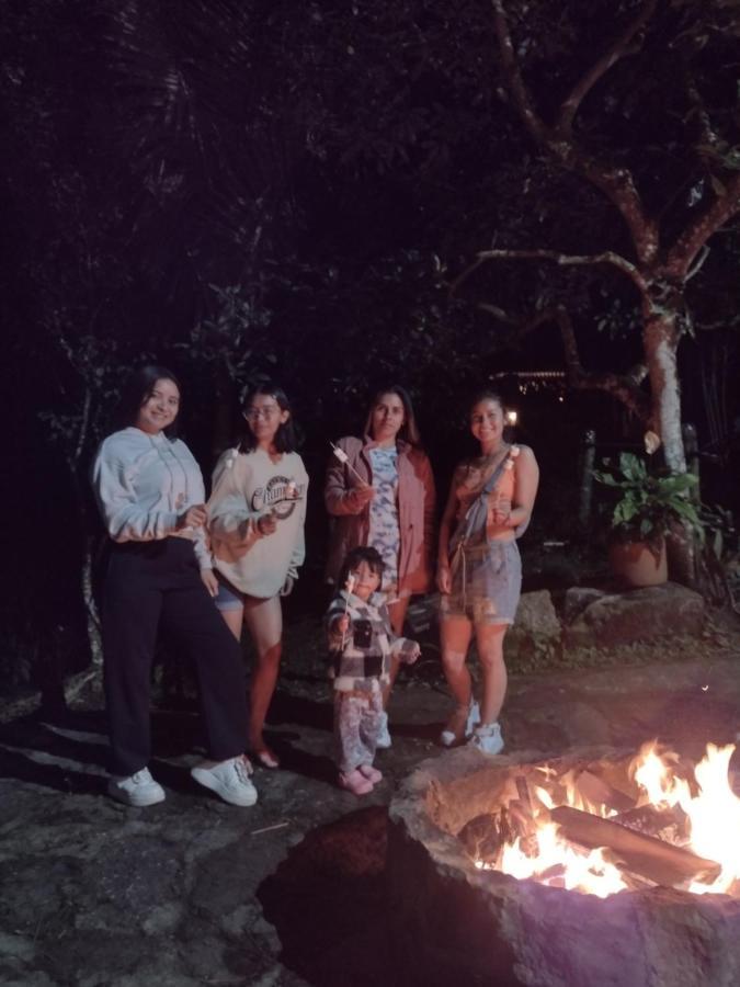 Finca clima templado, quebrada y jacuzzi; los clientes pueden usar todo el espacio y no tendrán que compartirlo con el anfitrión ni con otros huéspedes, calles en buen estado Alban  Extérieur photo
