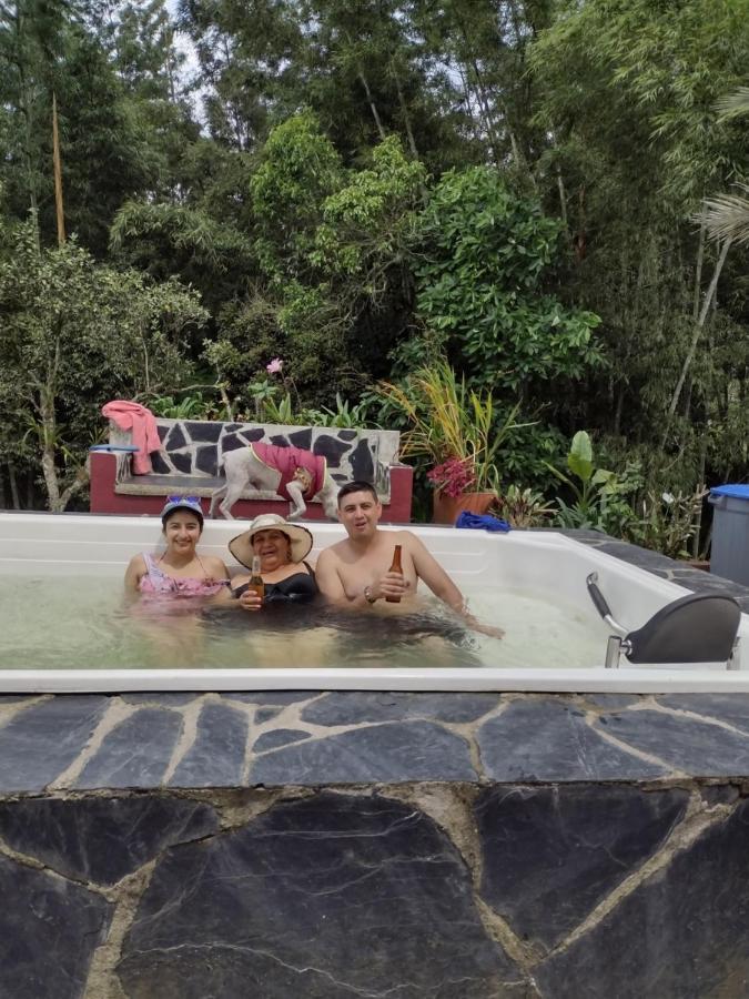 Finca clima templado, quebrada y jacuzzi; los clientes pueden usar todo el espacio y no tendrán que compartirlo con el anfitrión ni con otros huéspedes, calles en buen estado Alban  Extérieur photo
