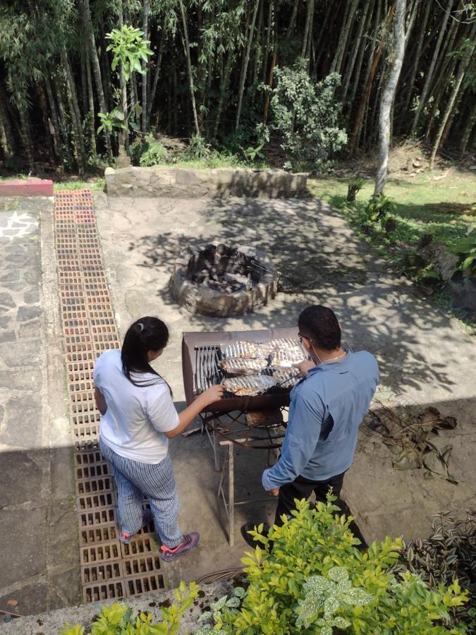 Finca clima templado, quebrada y jacuzzi; los clientes pueden usar todo el espacio y no tendrán que compartirlo con el anfitrión ni con otros huéspedes, calles en buen estado Alban  Extérieur photo
