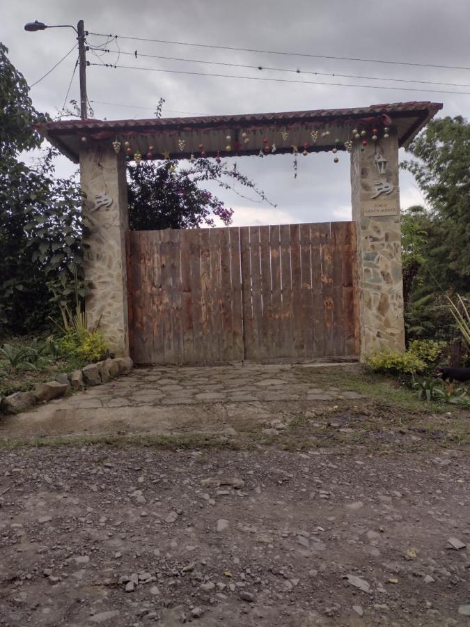 Finca clima templado, quebrada y jacuzzi; los clientes pueden usar todo el espacio y no tendrán que compartirlo con el anfitrión ni con otros huéspedes, calles en buen estado Alban  Extérieur photo