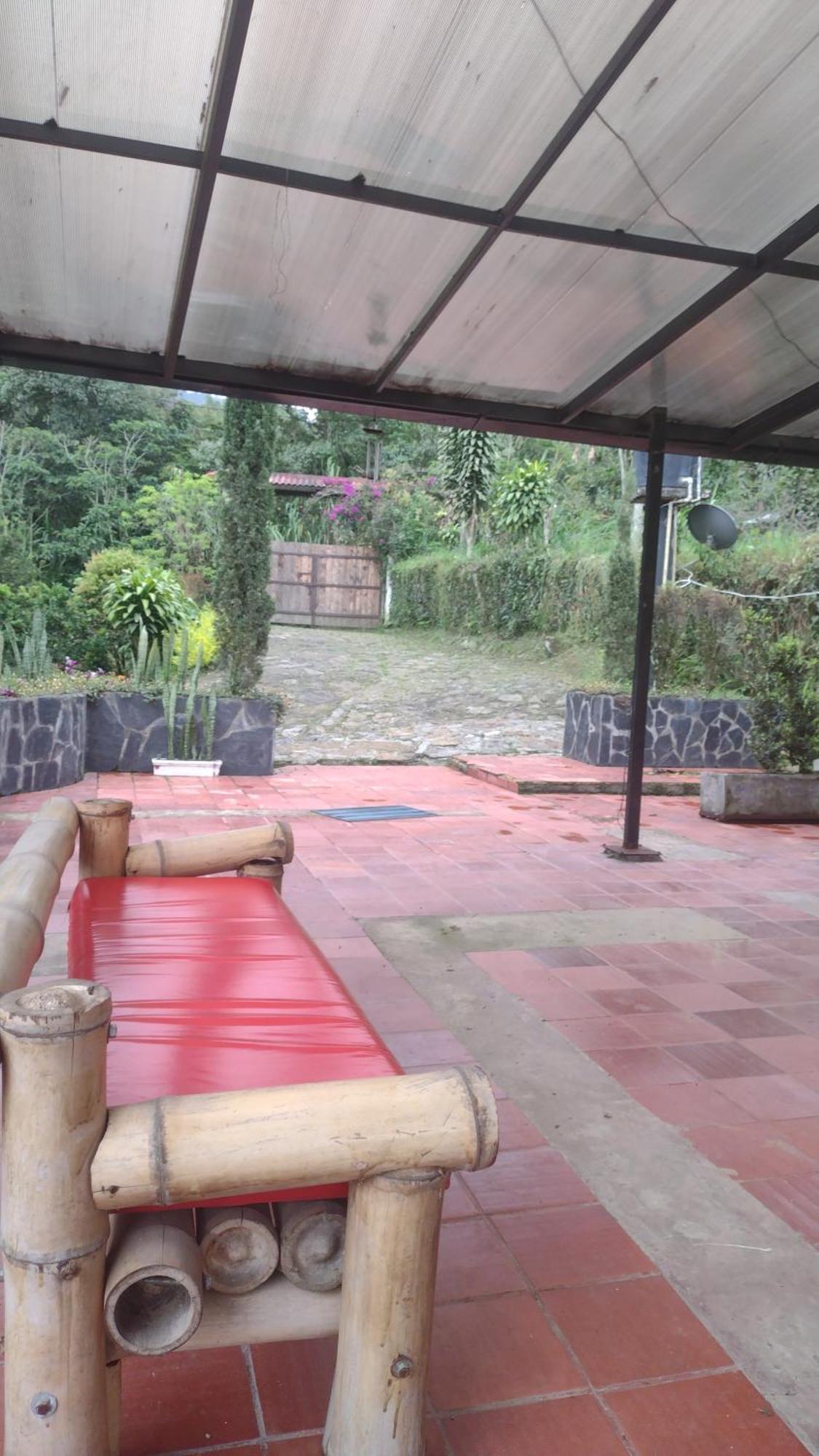 Finca clima templado, quebrada y jacuzzi; los clientes pueden usar todo el espacio y no tendrán que compartirlo con el anfitrión ni con otros huéspedes, calles en buen estado Alban  Extérieur photo